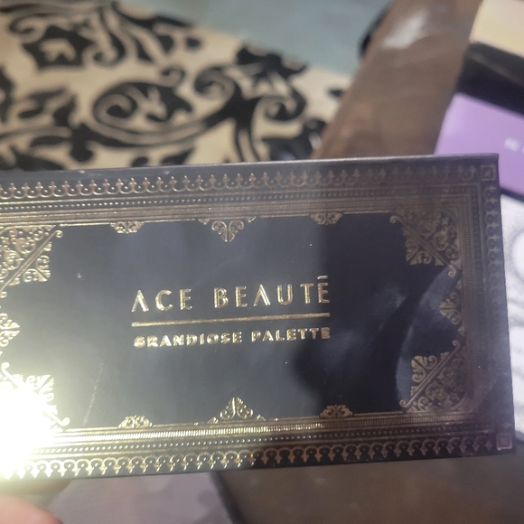 Tons of makeup - Picture 11 of 16